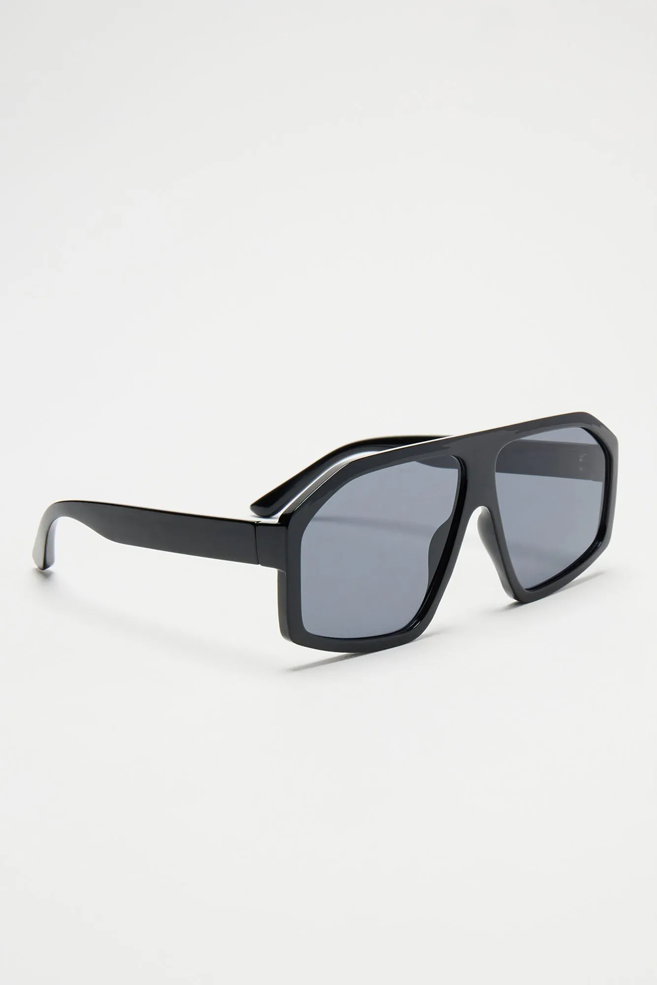 Signature Sunglasses - Black/Smoke